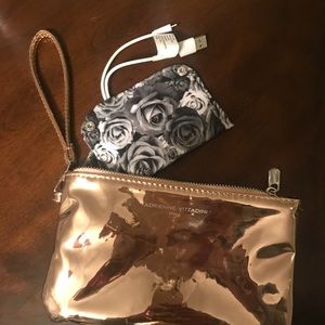 Adrienne Vittadini wristlet with built in charger